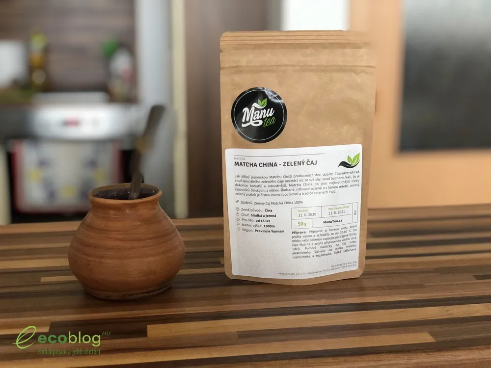 Rooibos Bolondos eper kimért tea sötét narancssárga színnel