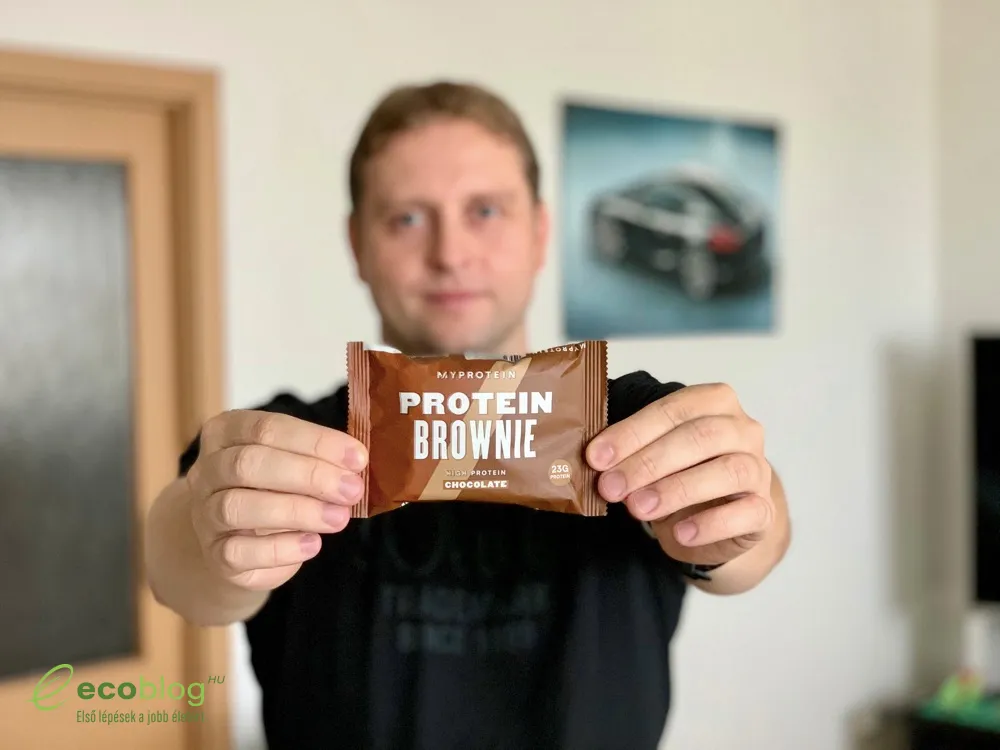 Egy teáskanál Myprotein mogyoróvaj fehérjével tele
